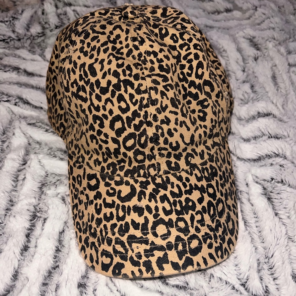 Leopard print cap